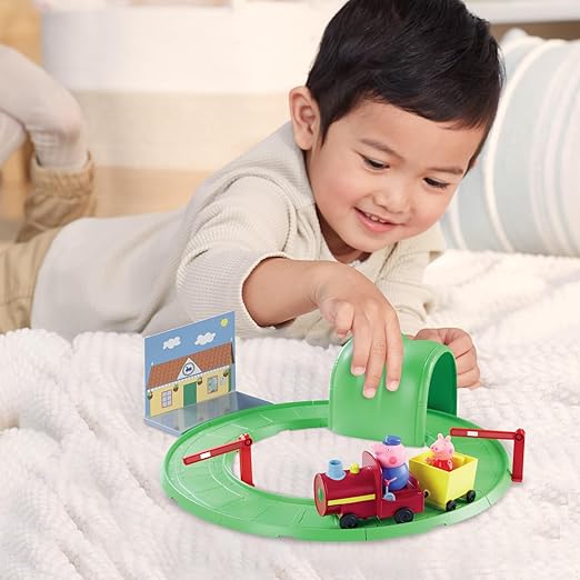 Peppa Pig Grandpa's Train and Track Playset with Sound Effects, Includes 2 Figures, Peppa Pig Preschool Toys for Girls and Boys 3 Years and Up