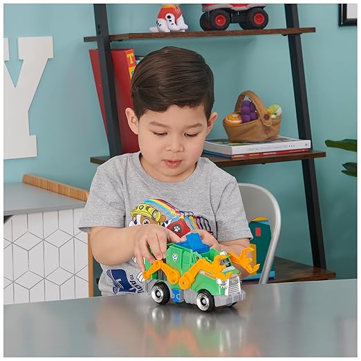 Paw Patrol, Rocky’s Deluxe Movie Transforming Toy Car with Collectible Action Figure, Kids Toys for Ages 3 and up, Multicolor, (6061909)