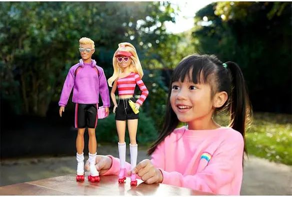 Barbie Fashionistas 2 Doll & 6 Accessories Set, Roller-Skating Theme, 65th Anniversary